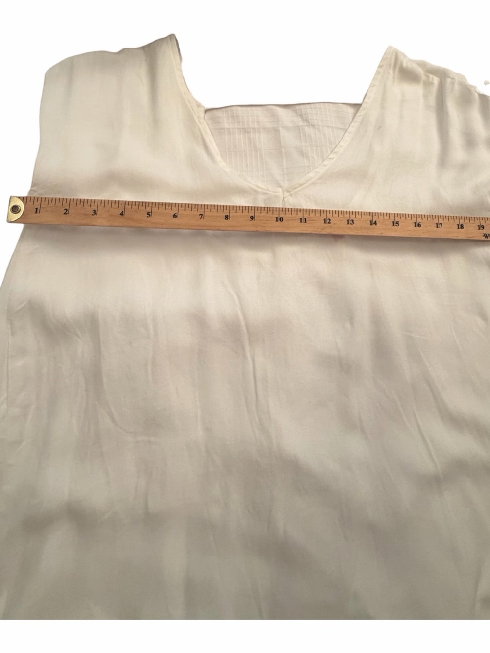 Guess Ladies white cape sleeve popover blouse - Size Large-NWT - Picture 3 of 11